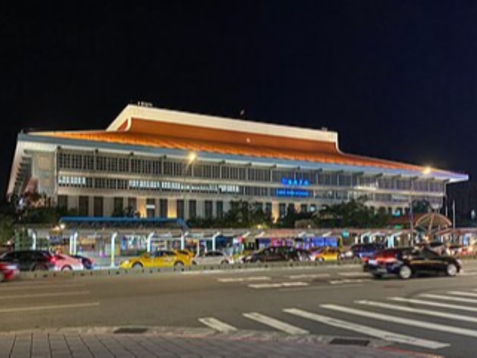 台北車站煙霧彈攻擊1命危！嫌犯戴防毒面具連砍2人 中山站再爆隨機砍人釀7傷