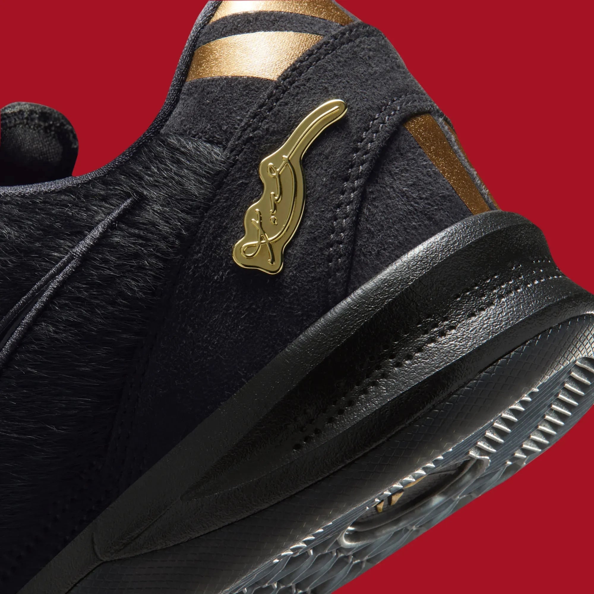 Nike Kobe 8 EXT Protro「馬年」配色曝光！高級馬毛＋金屬馬蹄打造最奢華 CNY 球鞋！