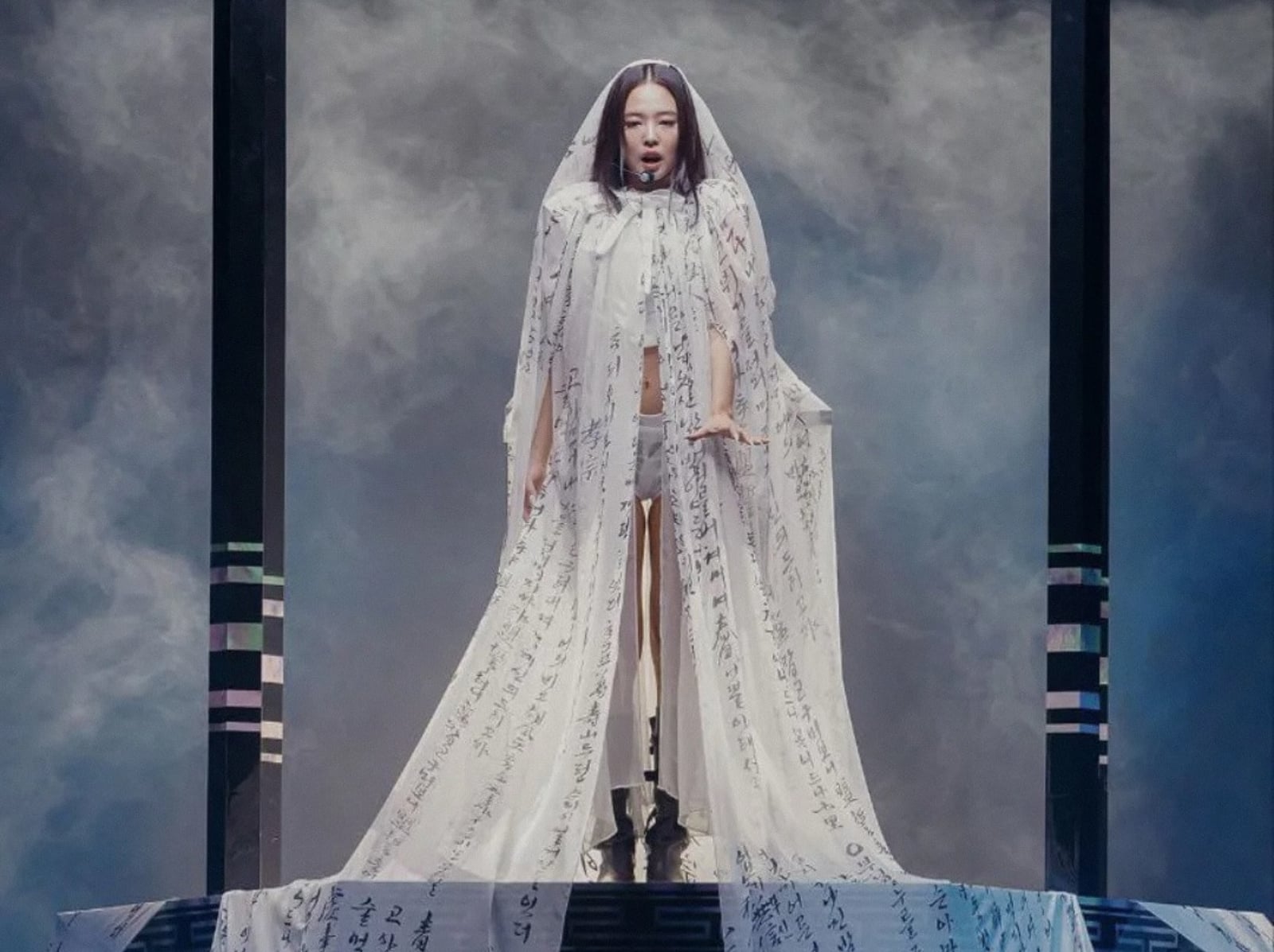 MMA／Jennie 身高 163 表演舞台造型解析！LEJE 砸 200 小時打造⋯到底什麼來頭？