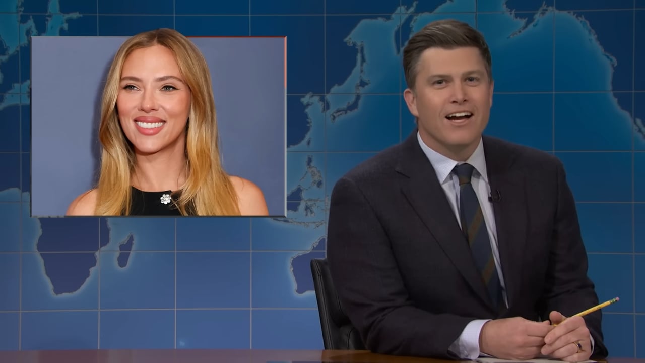 史嘉蕾喬韓森 Scarlett Johansson 被老公出賣！柯林喬斯特被迫念地獄笑話：「老婆生完後我每晚都想吃牛肉！」