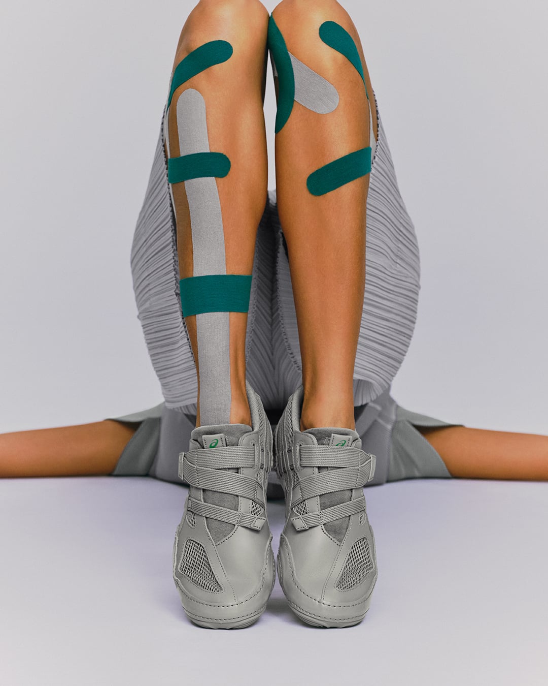 三宅一生 x AISCS 全新聯名台灣發售情報公開！以摔角鞋為主題、設計靈感竟源自「肌貼」！