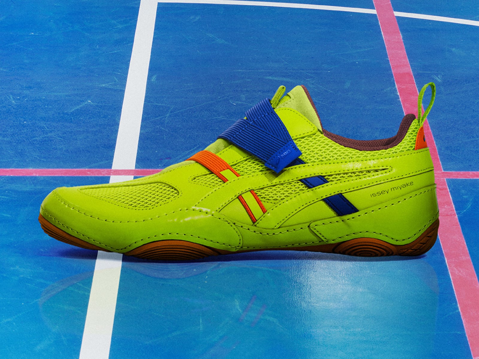 三宅一生 x AISCS 全新聯名台灣發售情報公開！以摔角鞋為主題、設計靈感竟源自「肌貼」！