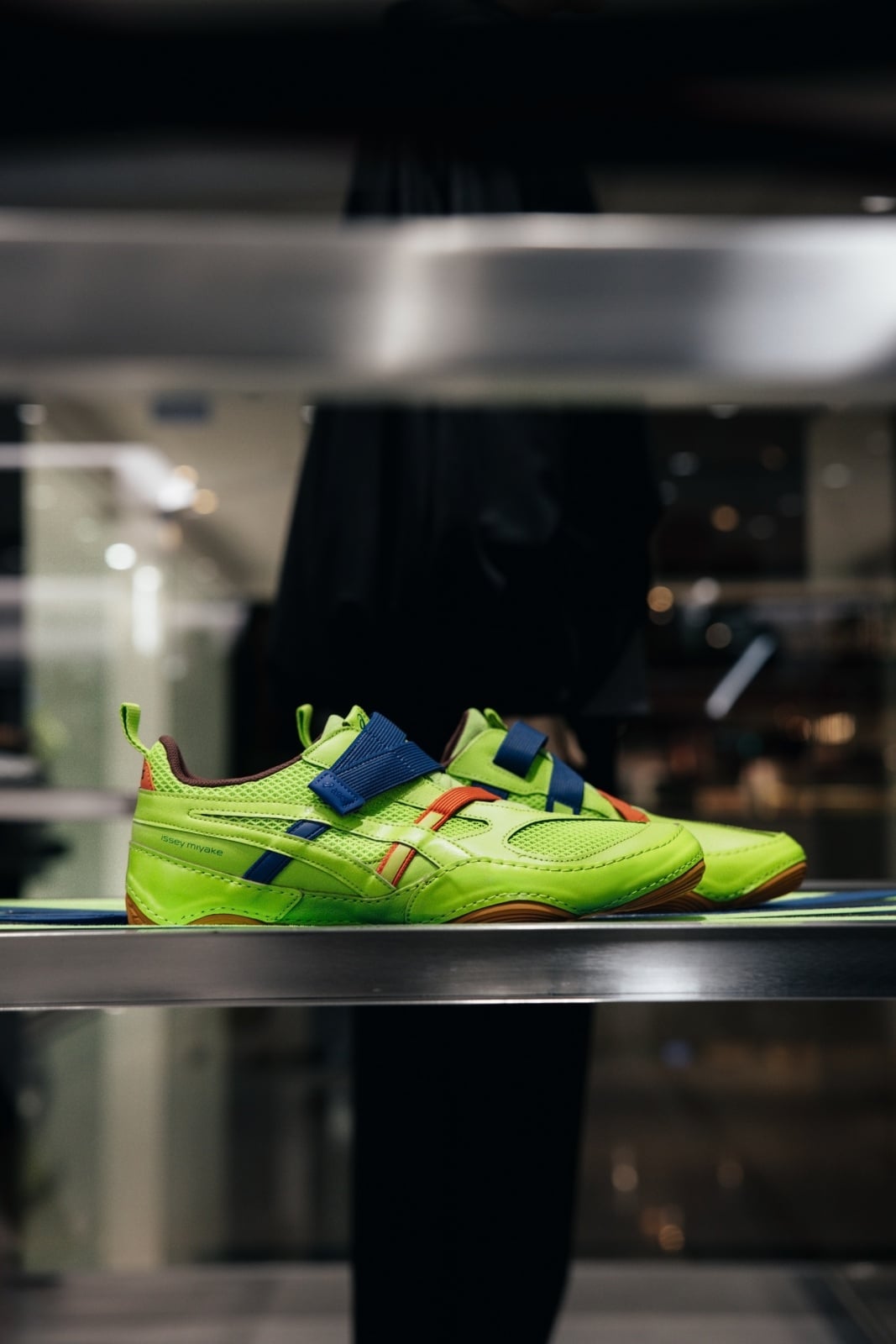 三宅一生 x ASICS 全新聯名台灣發售情報公開！以摔角鞋為主題、設計靈感竟源自「肌貼」！