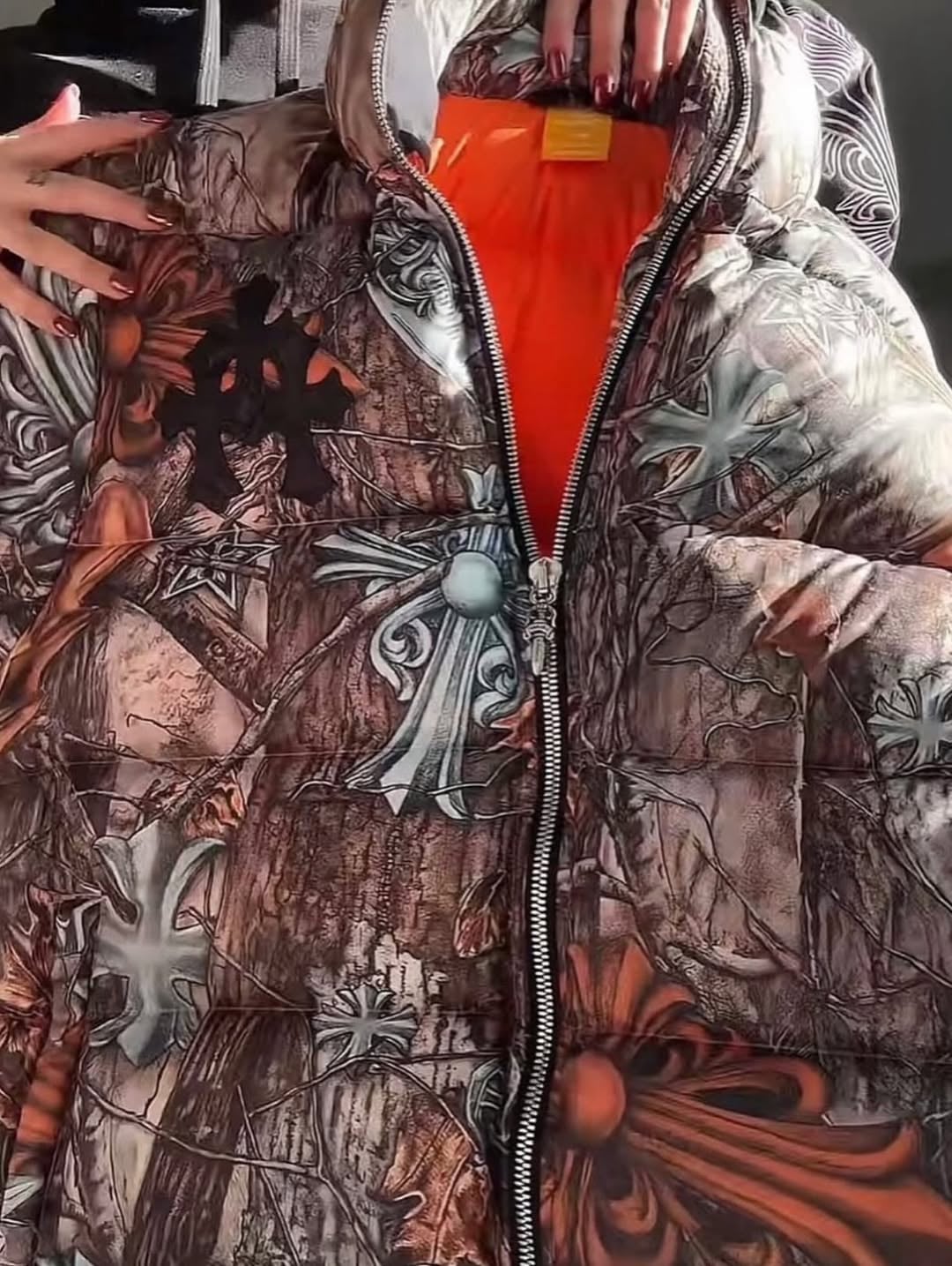 Chrome Hearts 聯手 NOCTA 無預警推出奢華聯名系列！一件羽絨外套要價 123 萬新台幣