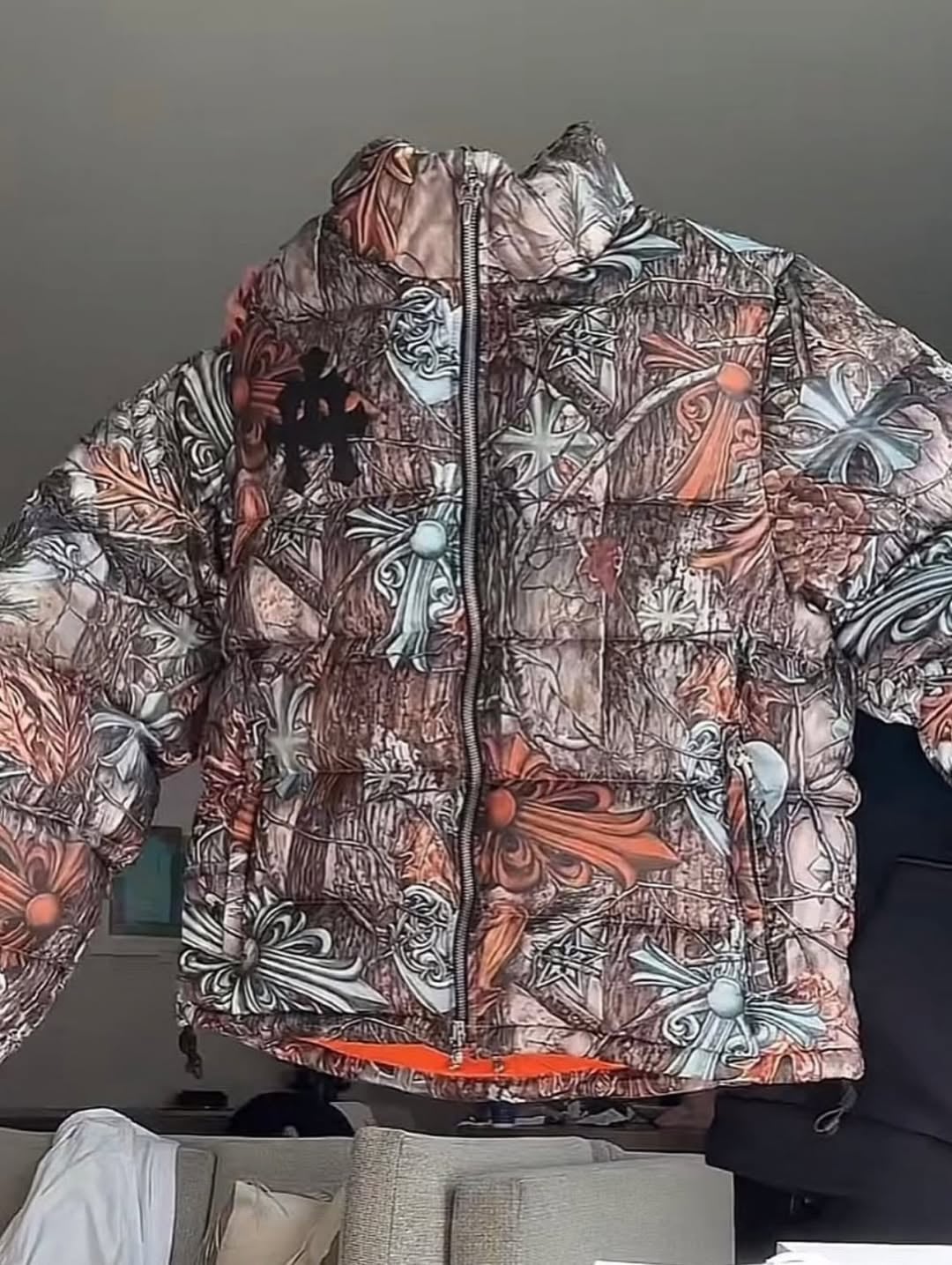 Chrome Hearts 聯手 NOCTA 無預警推出奢華聯名系列！一件羽絨外套要價 123 萬新台幣