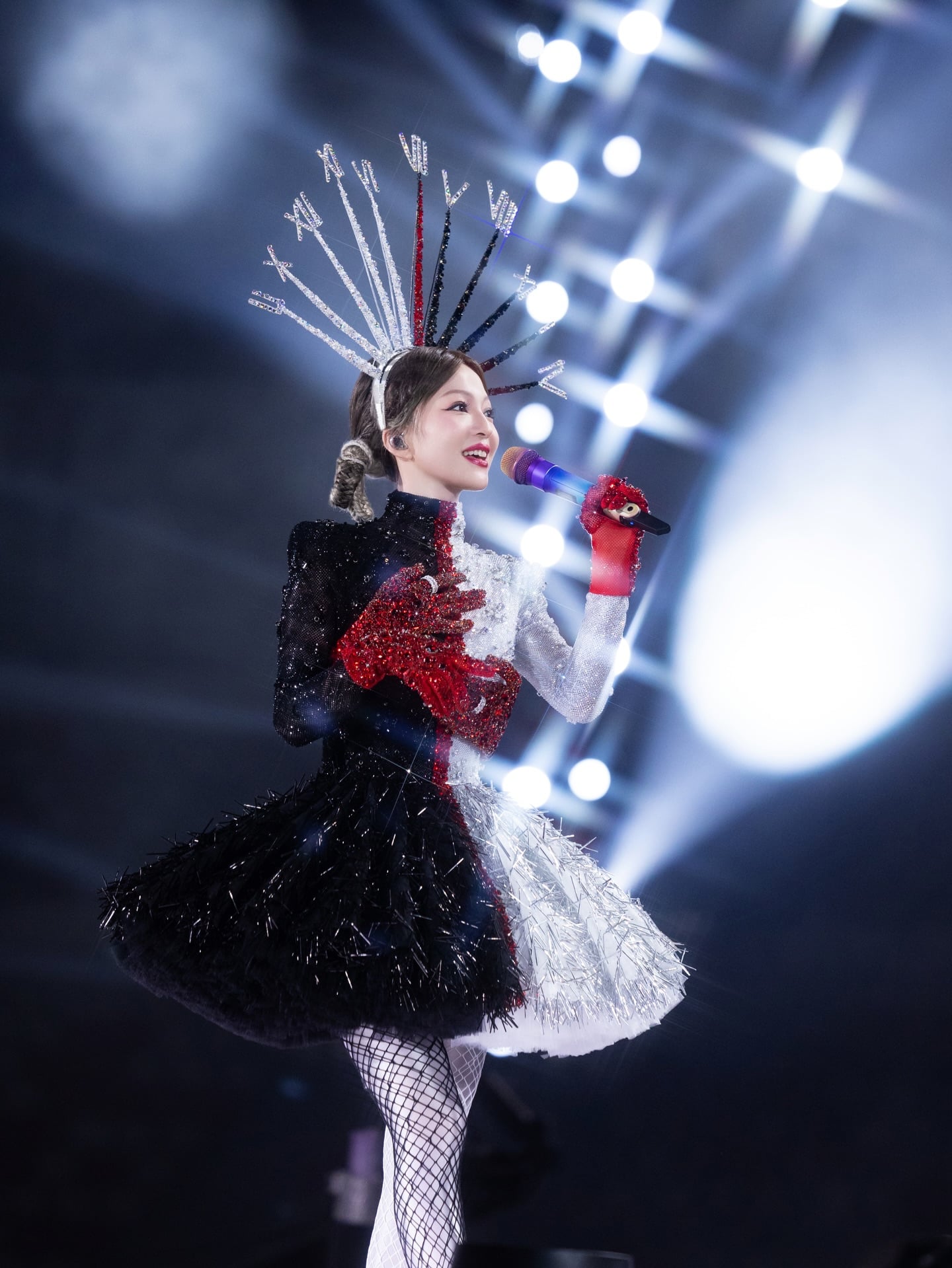 張韶涵造型翻車遭酸「裁員裁到大動脈」！霸氣合體造型師舞台反擊！