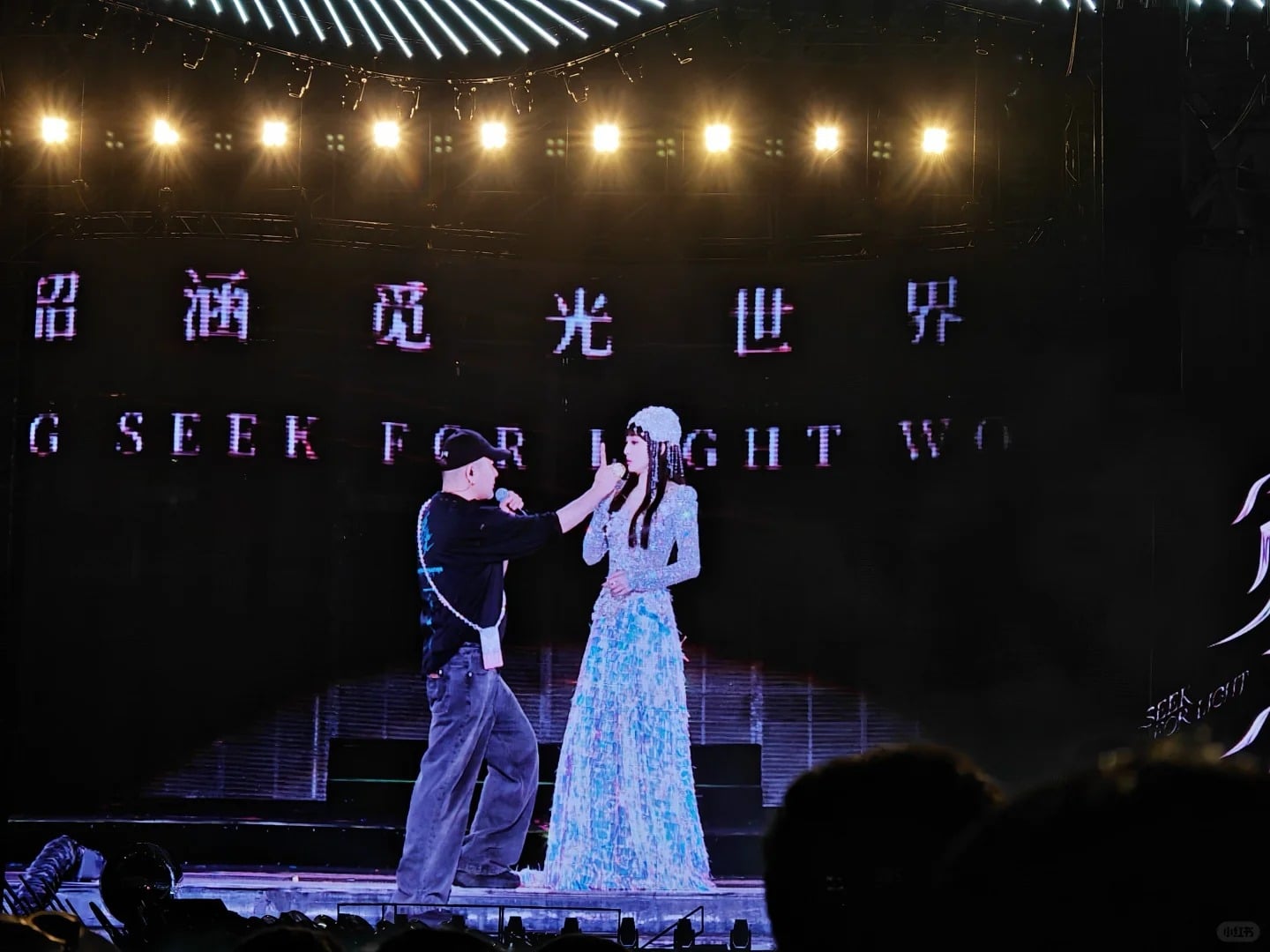 張韶涵造型翻車遭酸「裁員裁到大動脈」！霸氣合體造型師舞台反擊！