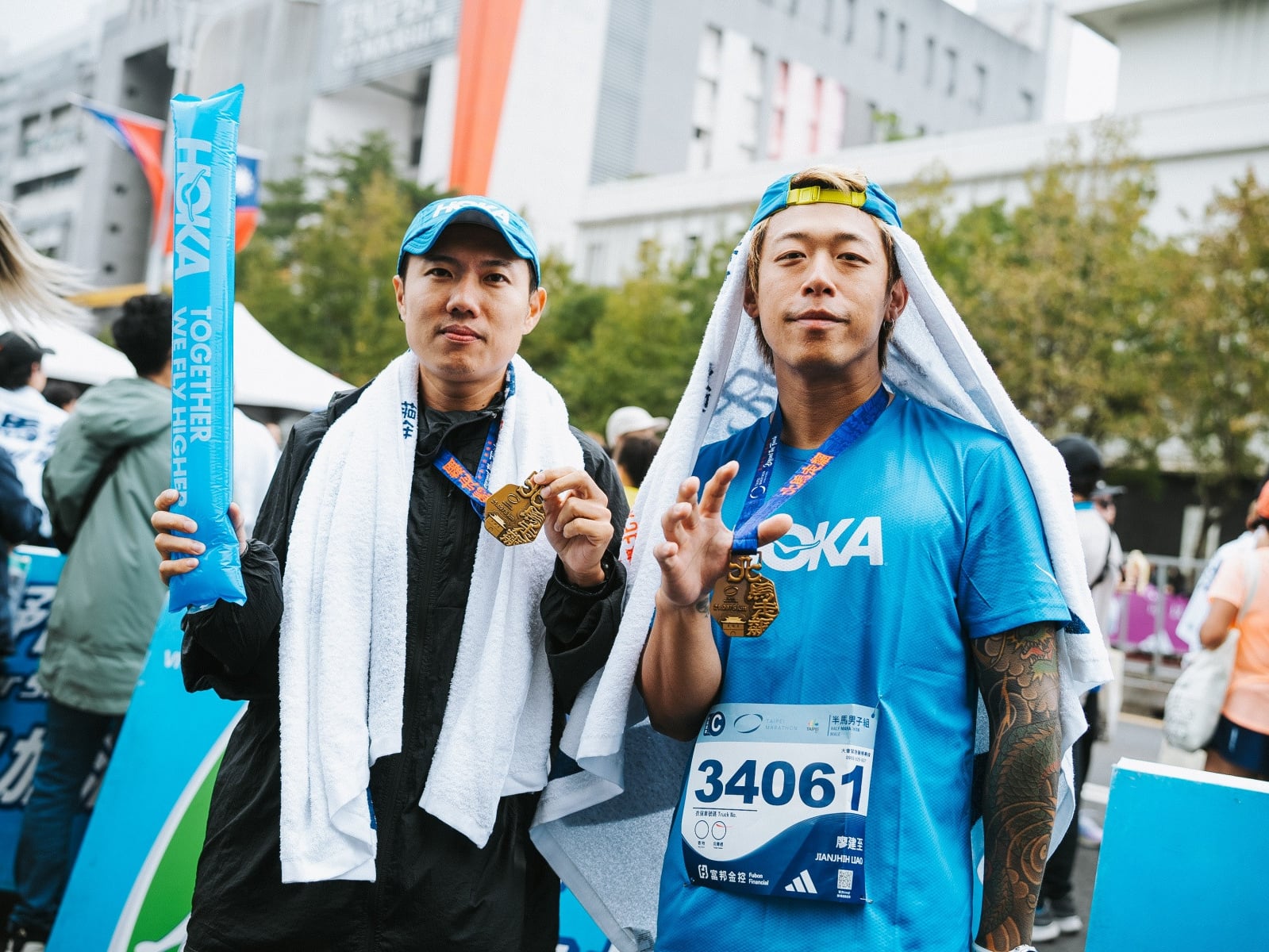 玖壹壹洋蔥、健志半馬挑戰順利完賽！HOKA 裝備助力雙雙刷新個人最佳成績！