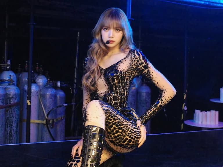 Lisa 演唱會舞蹈造型尺度破表！遭網批：「低俗帶壞小孩！」