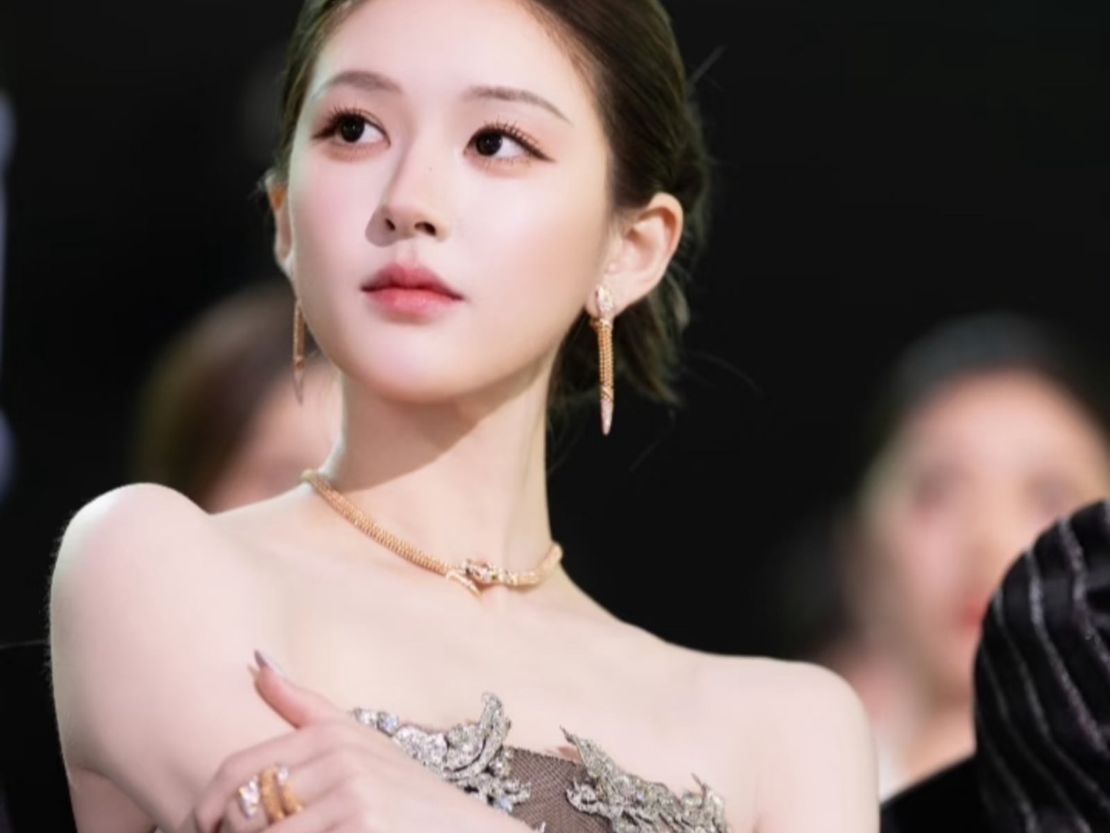 趙露思星光大賞禮服出包！親認有 BUG 霸氣回應：「不再內耗！」