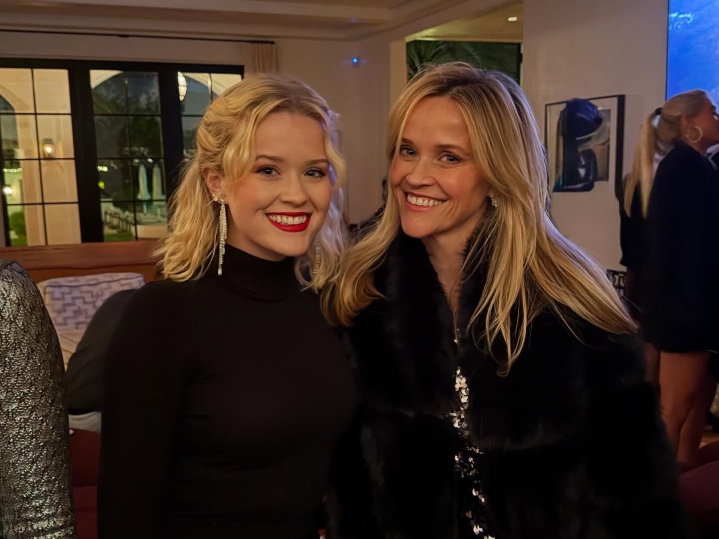 瑞絲薇斯朋 Reese Witherspoon 曬女兒合照！標志性雙眼笑容引網驚呼：「根本複製貼上！」