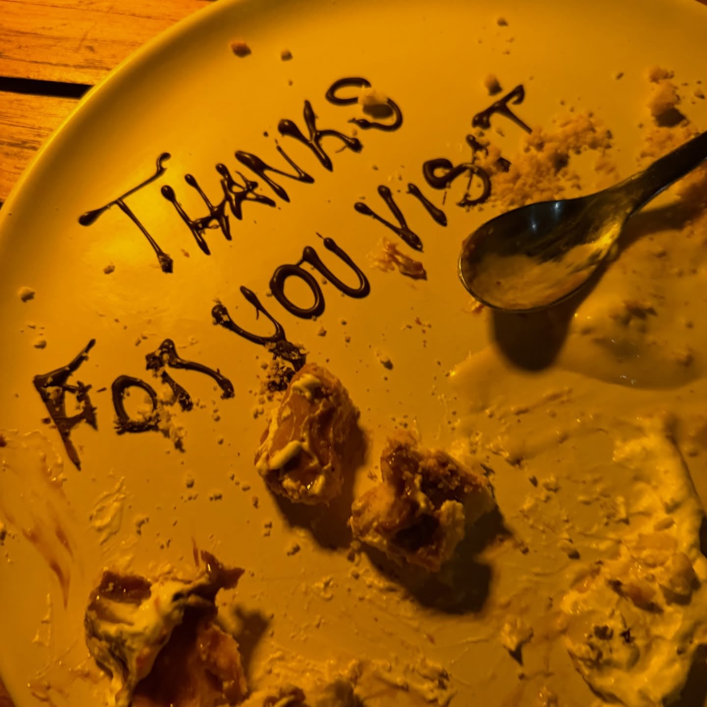 杜娃黎波 Dua Lipa 豹紋比基尼辣曬好身材！甜蜜寫下：「我的行李箱永遠在打包！」