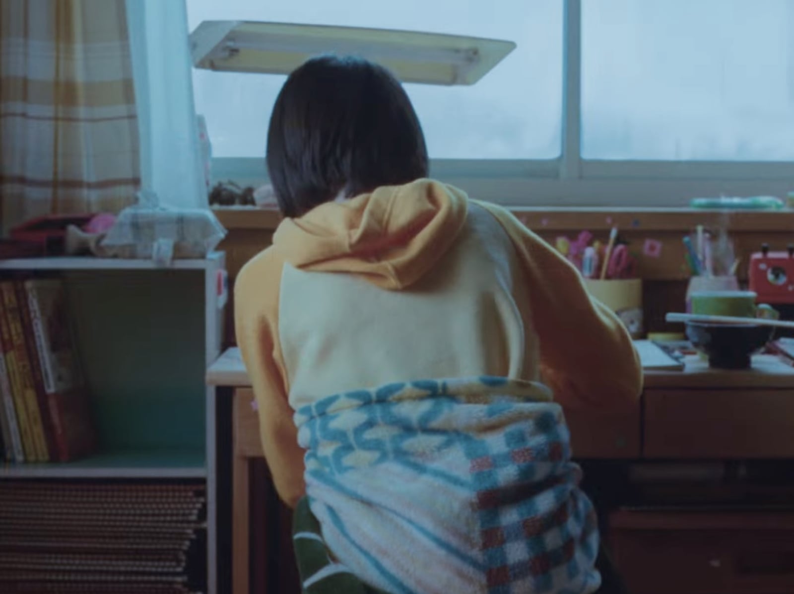 《驀然回首》真人版電影預告曝光！是枝裕和執導、藤本樹原作，2026 年台灣同步上映！