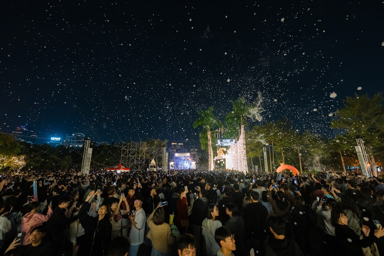 高雄聖誕生活節開唱！美秀集團連參演 3 年嗨翻全場吸 20 萬人潮！