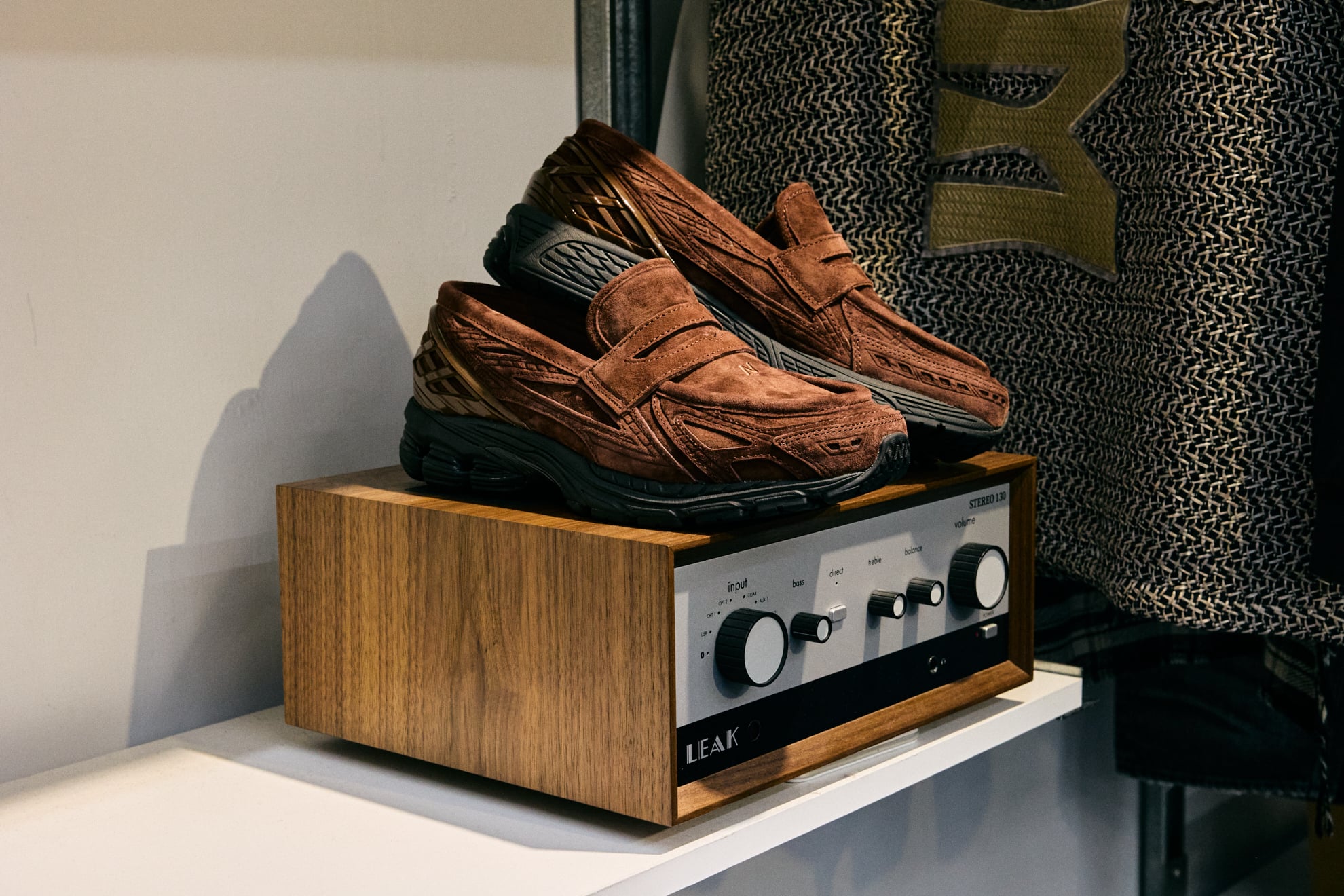 New Balance 攜手 OPMM 限時展出風格鞋款！1906Loafer、MT10O、ABZORB 2000 新色強勢登場！