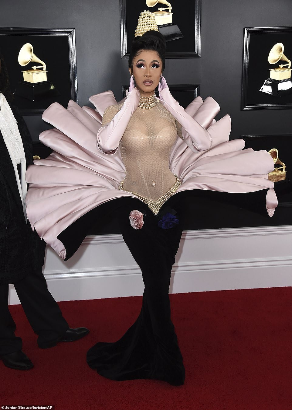 Cardi B 親口認了曾拒唱聖誕歌！直言：「那是瑪麗亞凱莉的地盤！」