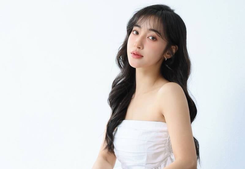 夏宇禾深夜喝茫路邊激吻白衣男子！身份遭起底竟是「已婚富三代」！