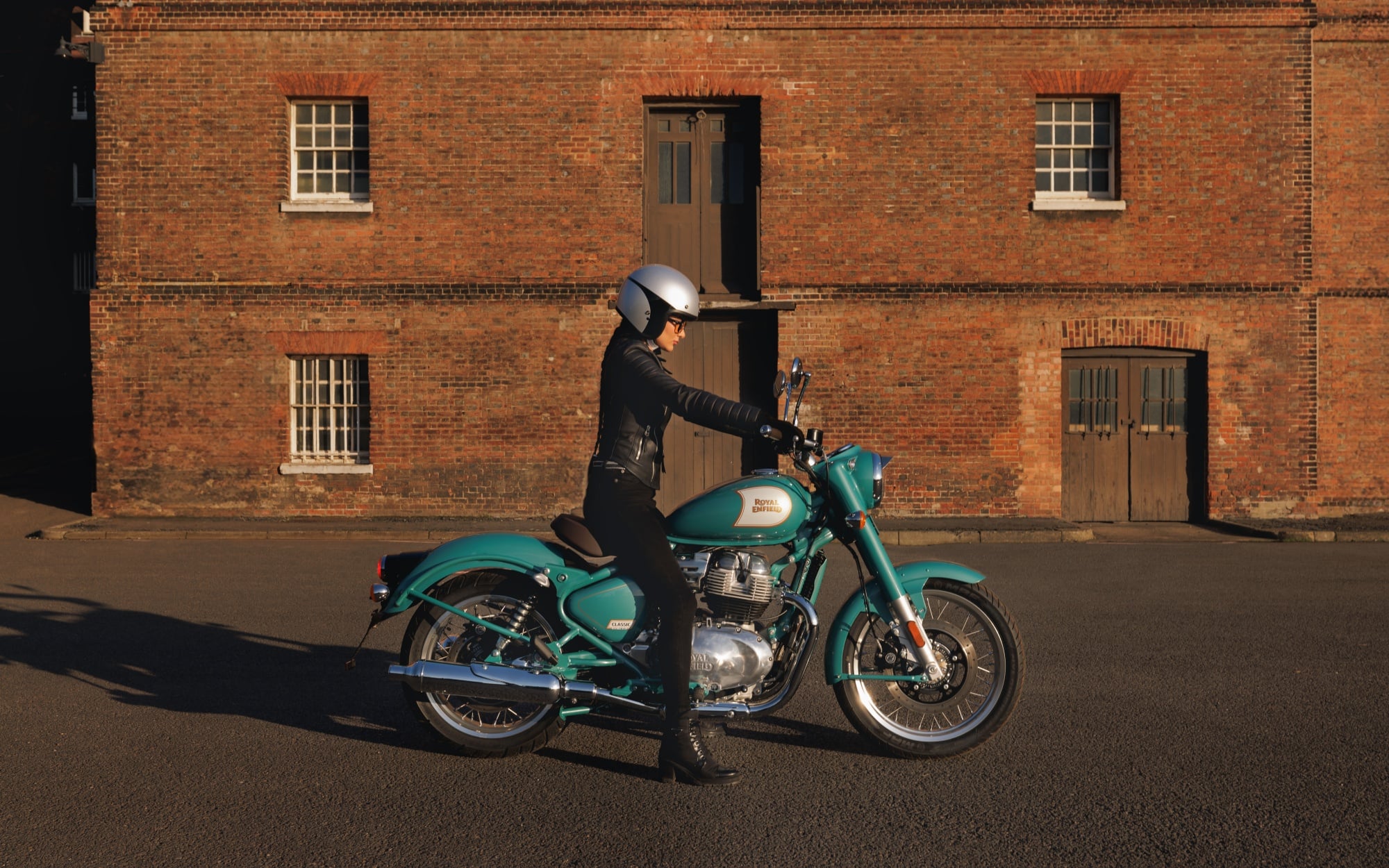 太古汽車集團總代理引進 Royal Enfield 強勢登台 125 年 Pure Motorcycling 騎乘精神 全面席捲台灣