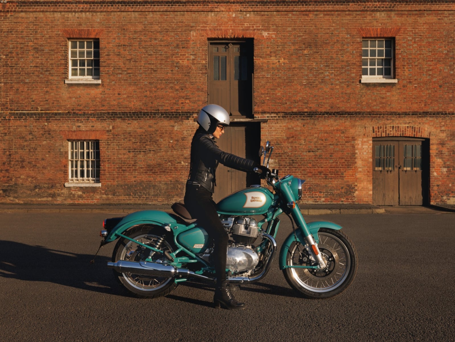 太古汽車集團總代理引進 Royal Enfield 強勢登台 125 年 Pure Motorcycling 騎乘精神 全面席捲台灣