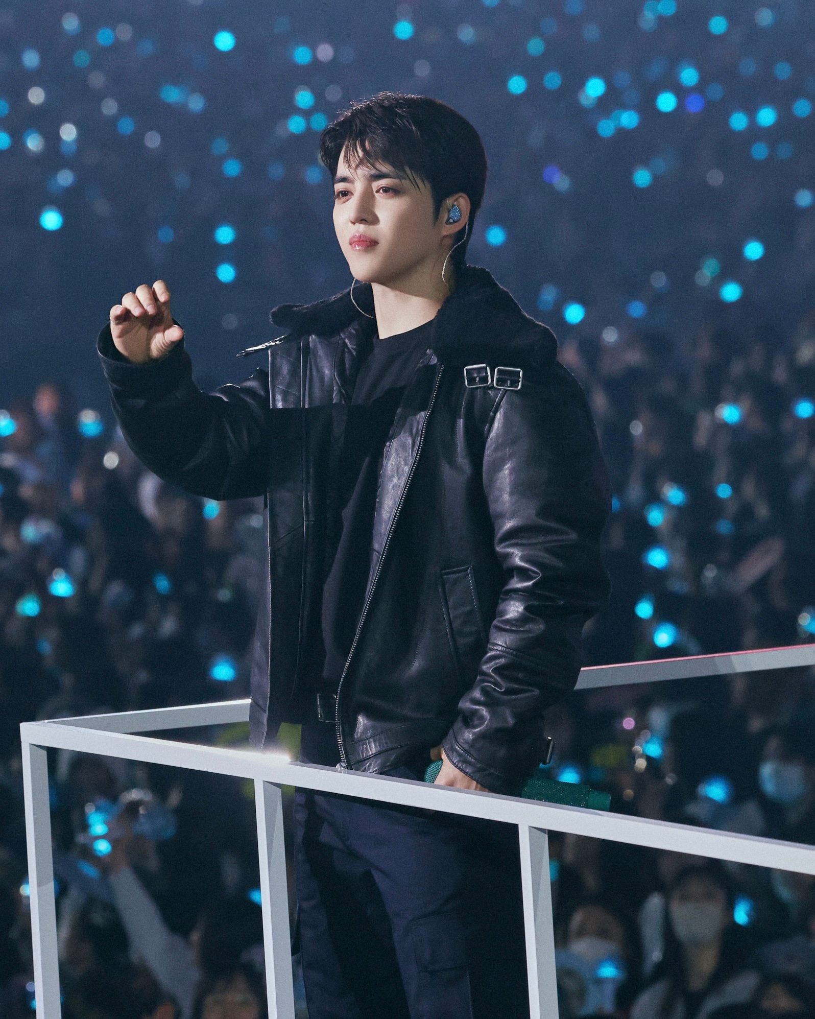 BOSS 全黑型格加持，SEVENTEEN 隊長 S.COUPS 強勢主宰舞台