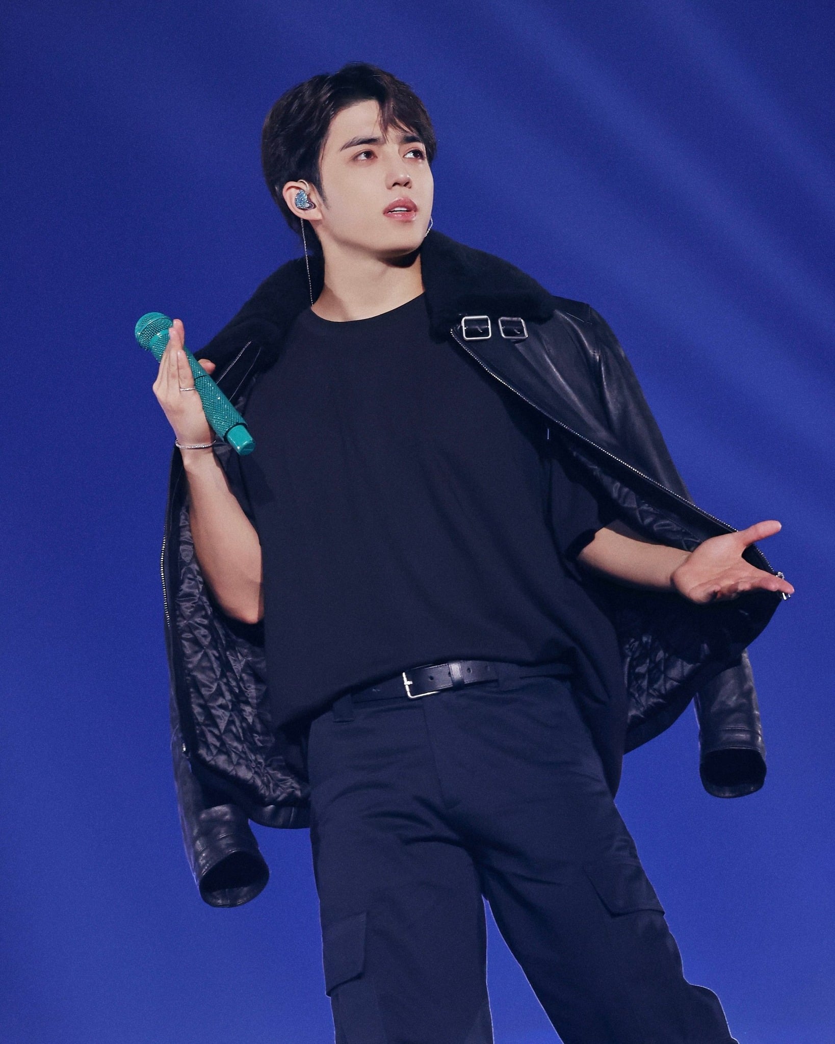 BOSS 全黑型格加持，SEVENTEEN 隊長 S.COUPS 強勢主宰舞台