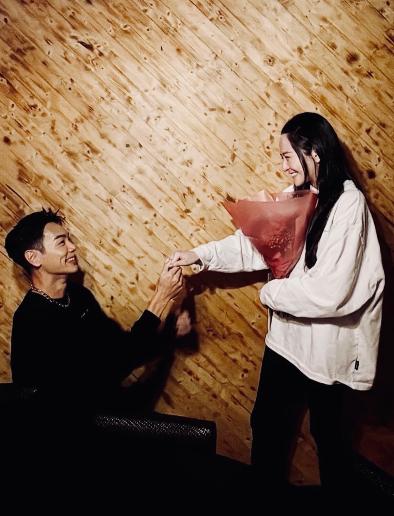 禾浩辰 IG 曬鑽戒寫下「SHE SAID YES」！與演員女友吳品潔修成正果！