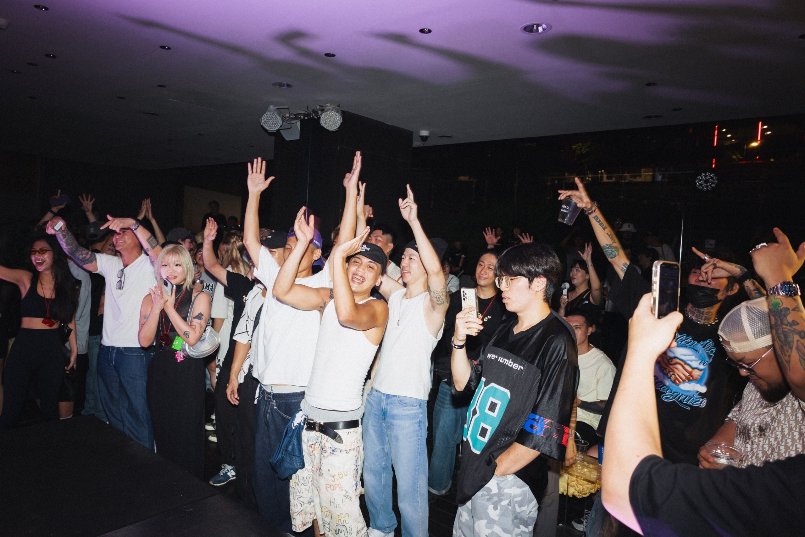 年底總是焦慮，不知道去哪裡才不無聊？——新光三越把信義的夜留到凌晨！白天吃、晚上玩、午夜續攤，陪你一路嗨到 2026！