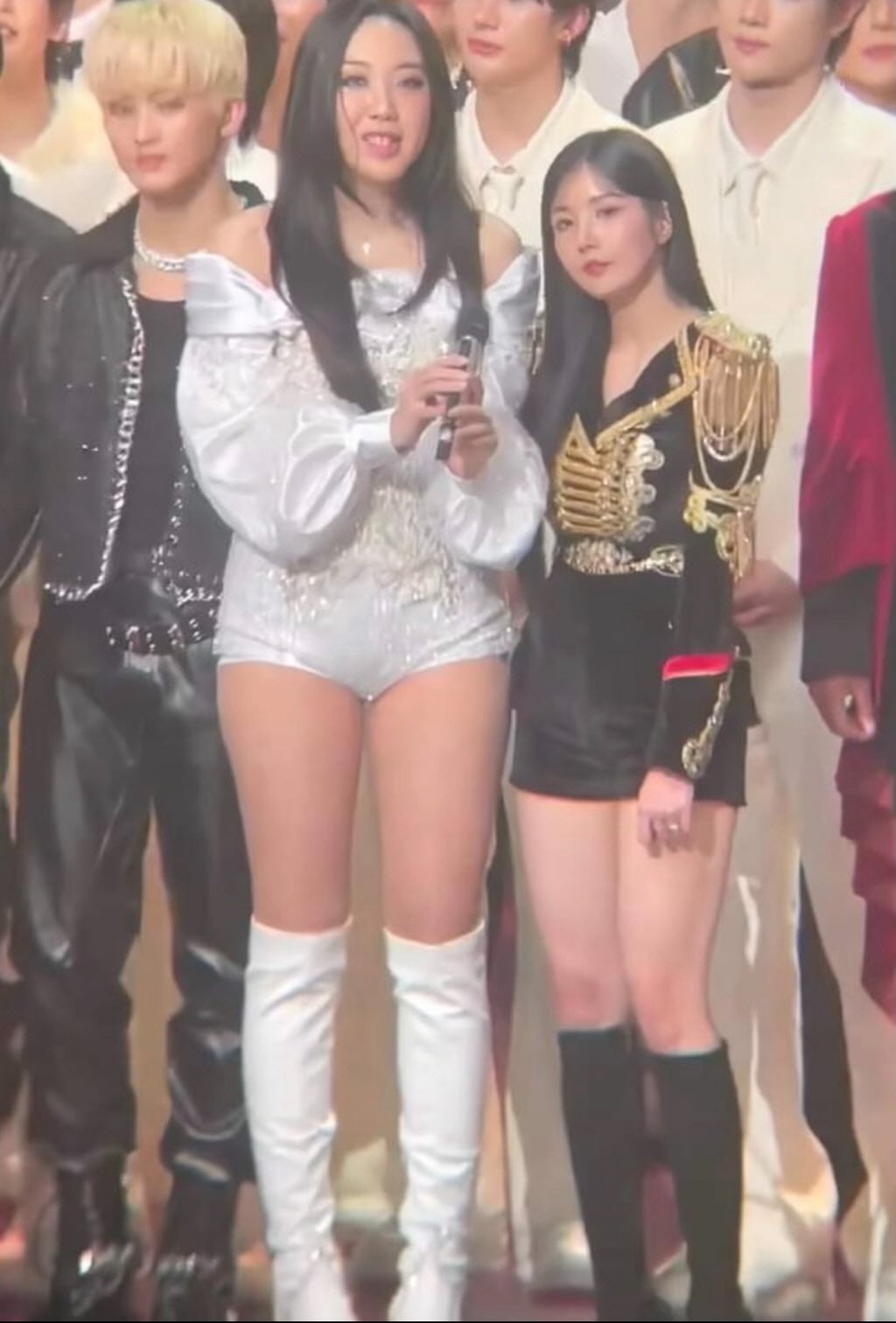 李泳知曬與權恩妃合照！自嘲體型差距大，坦言：「絕對不會再站一起！」