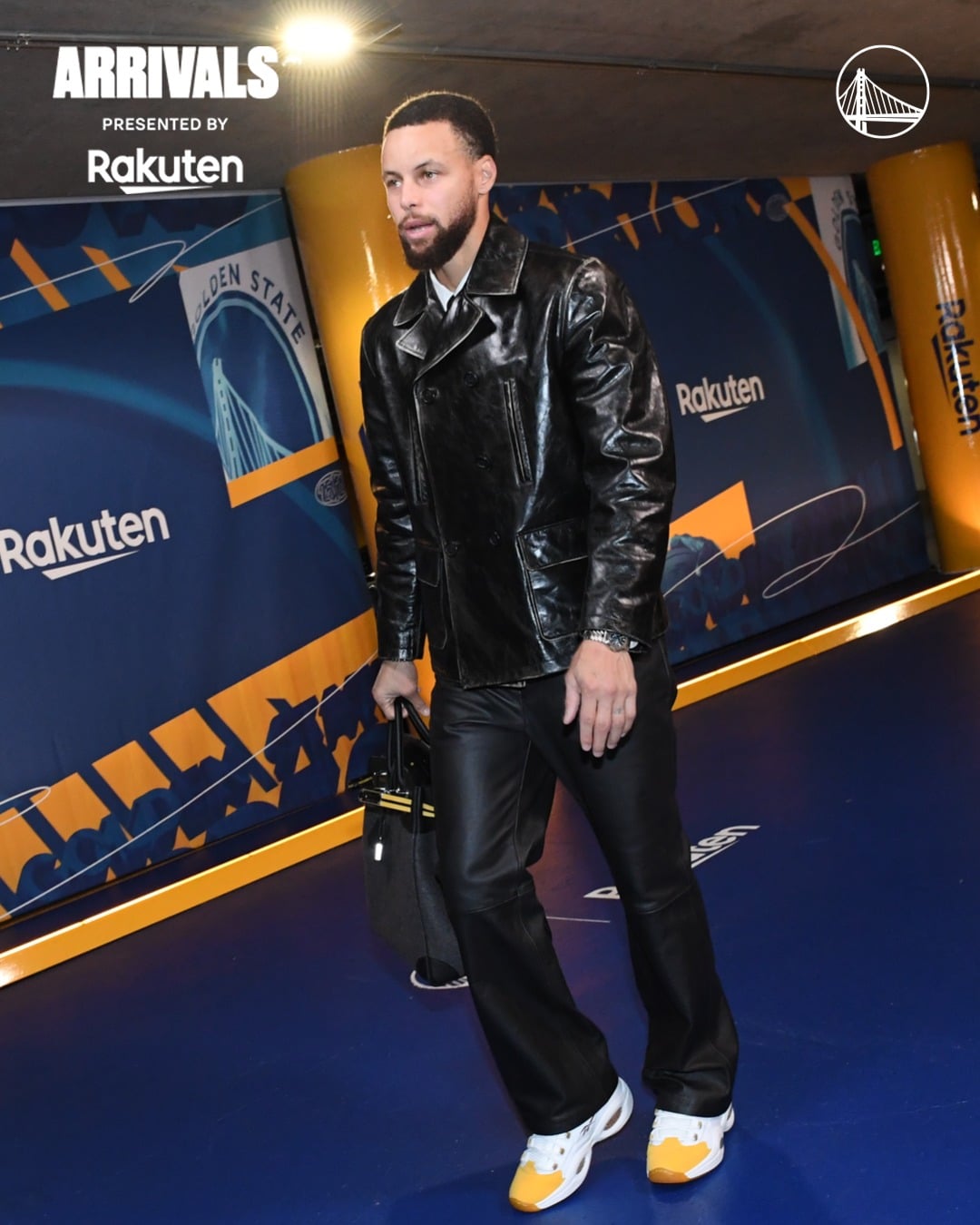 NBA／Stephen Curry 穿 Klay Thompson 簽名球鞋！聖誕大戰「浪花兄弟」重聚感動球迷！