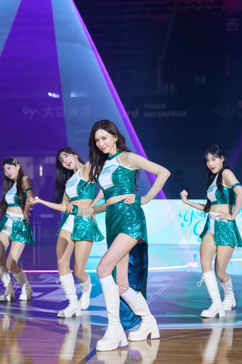 林志玲化身「洋基女孩」啦啦隊應援驚艷全場！51 歲站 C 位熱舞狀態超頂！