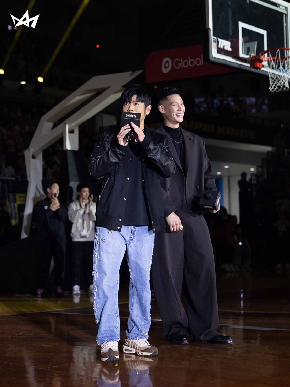 周杰倫驚喜現身林書豪退休儀式，身穿「限定克羅心牛仔褲」超狂金額曝光引爆討論！