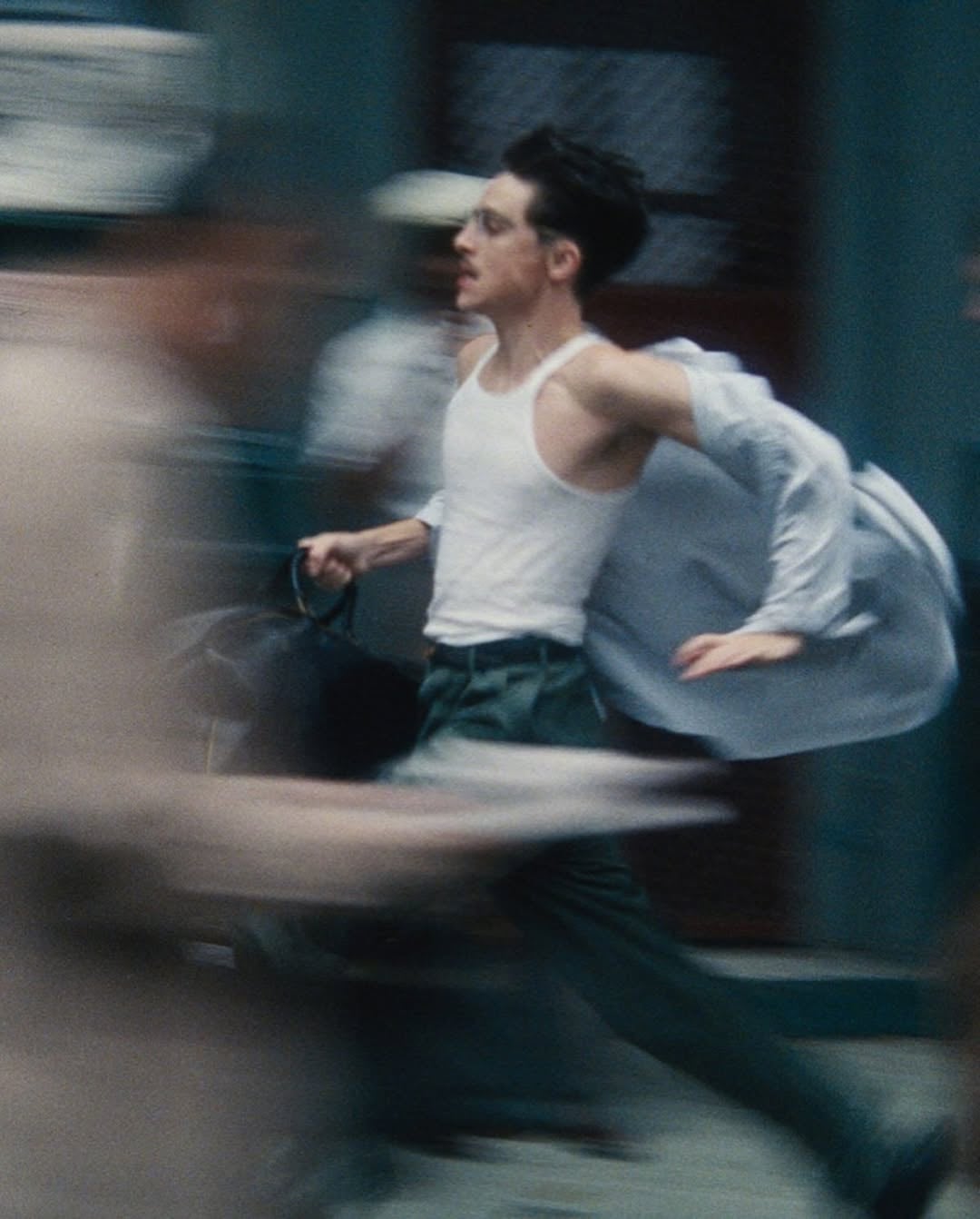 看完《橫衝直闖》想學甜茶 Timothée Chalamet 穿搭？盤點 8 款 50 年代風格單品，UNIQLO 就能全買到！