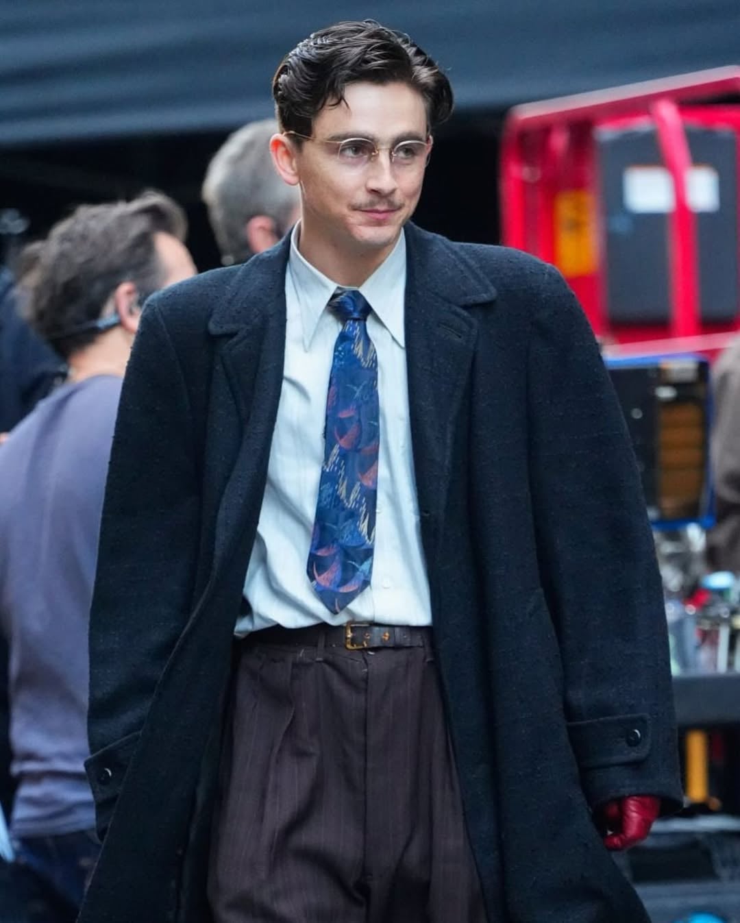 看完《橫衝直闖》想學甜茶 Timothée Chalamet 穿搭？盤點 8 款 50 年代風格單品，UNIQLO 就能全買到！