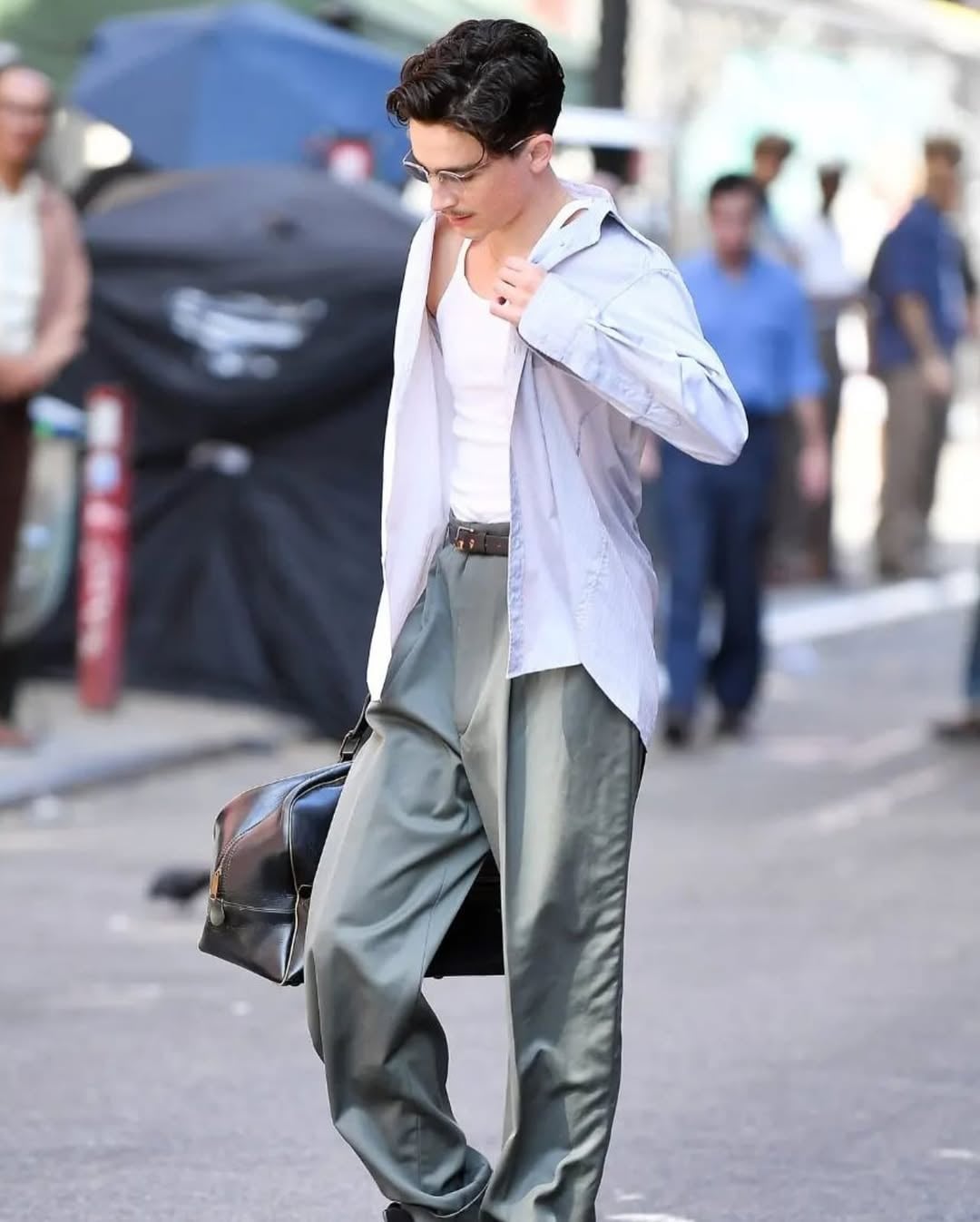 看完《橫衝直闖》想學甜茶 Timothée Chalamet 穿搭？盤點 8 款 50 年代風格單品，UNIQLO 就能全買到！