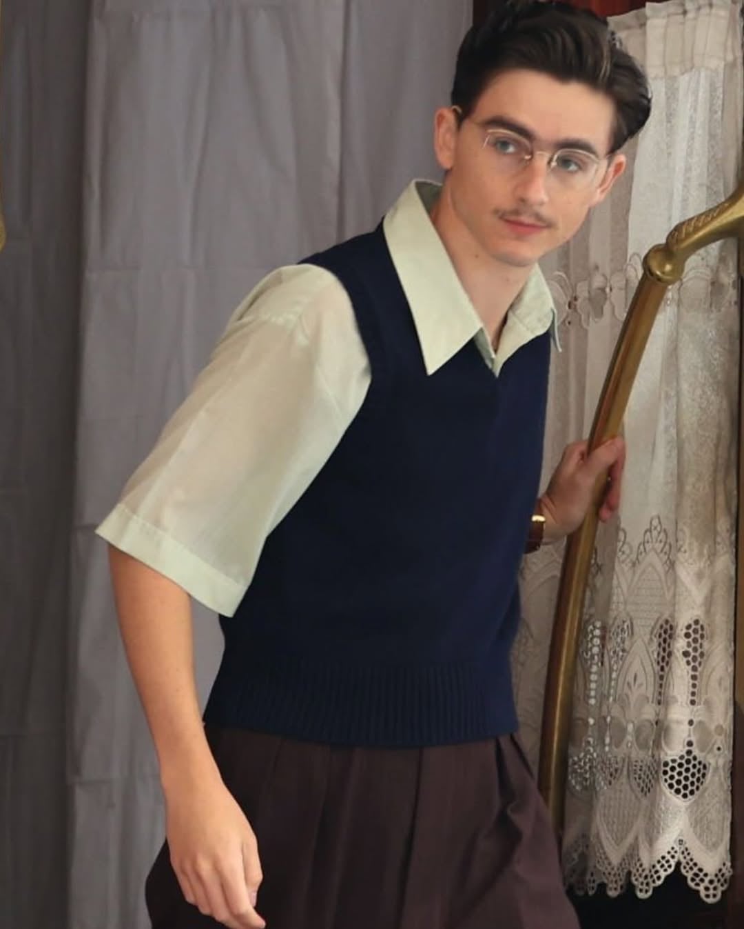 看完《橫衝直闖》想學甜茶 Timothée Chalamet 穿搭？盤點 8 款 50 年代風格單品，UNIQLO 就能全買到！