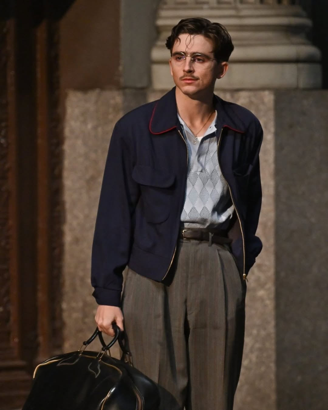 看完《橫衝直闖》想學甜茶 Timothée Chalamet 穿搭？盤點 8 款 50 年代風格單品，UNIQLO 就能全買到！