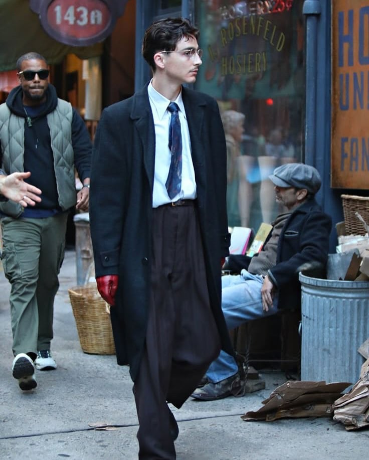 看完《橫衝直闖》想學甜茶 Timothée Chalamet 穿搭？盤點 8 款 50 年代風格單品，UNIQLO 就能全買到！