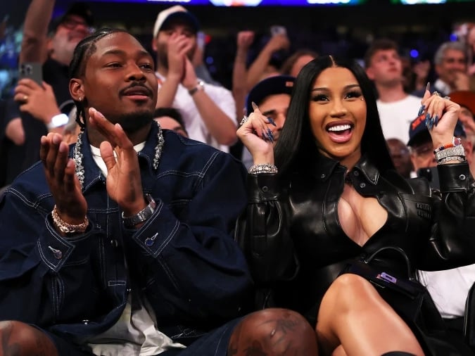 Cardi B、NFL 球星 Stefon Diggs 戀情遭抨擊！不爽狂被拖出來罵拍片回應：「人生不可能倒帶！」