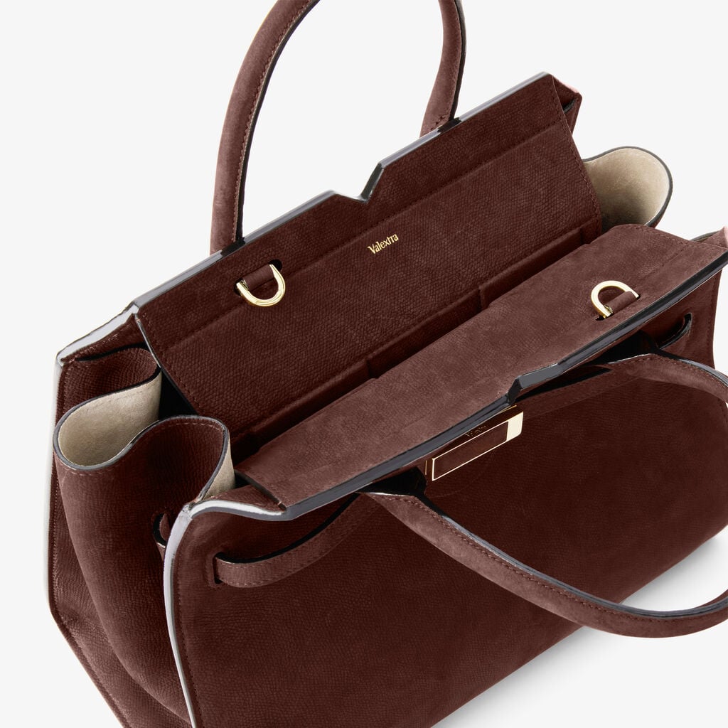 Valextra Milano Senso 秋冬新品包款登場|穿搭背法、柔軟設計、色選⋯一次看!【設計・潮】