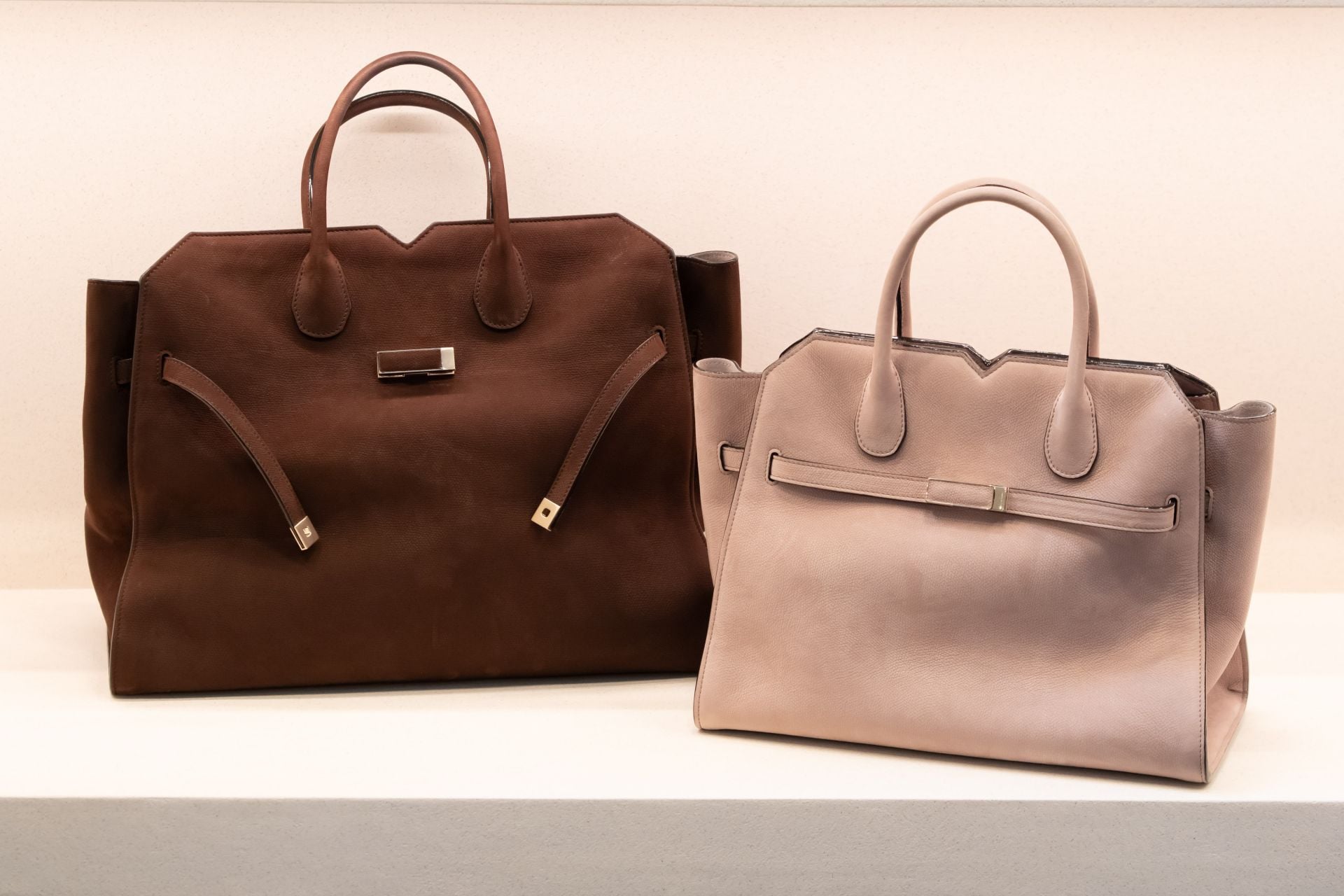 Valextra Milano Senso 秋冬新品包款登場|穿搭背法、柔軟設計、色選⋯一次看!【設計・潮】