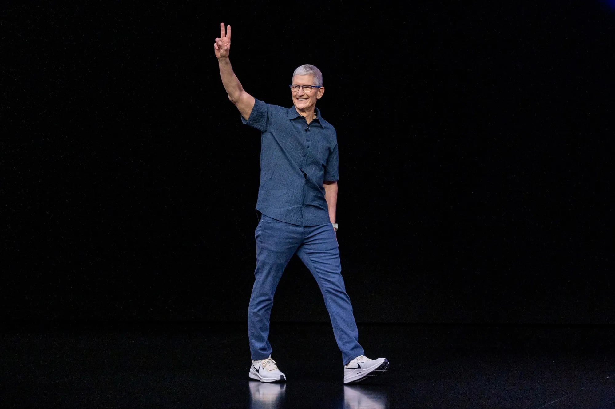 Apple 執行長 Tim Cook 狂砸 295 萬美元買 Nike 股票！逆勢加碼 5 萬股力挺品牌復興