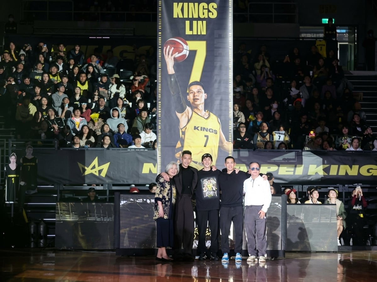 林書豪退休儀式感人落幕！向老婆含淚告白：「因為妳讓我變成更好的人！」