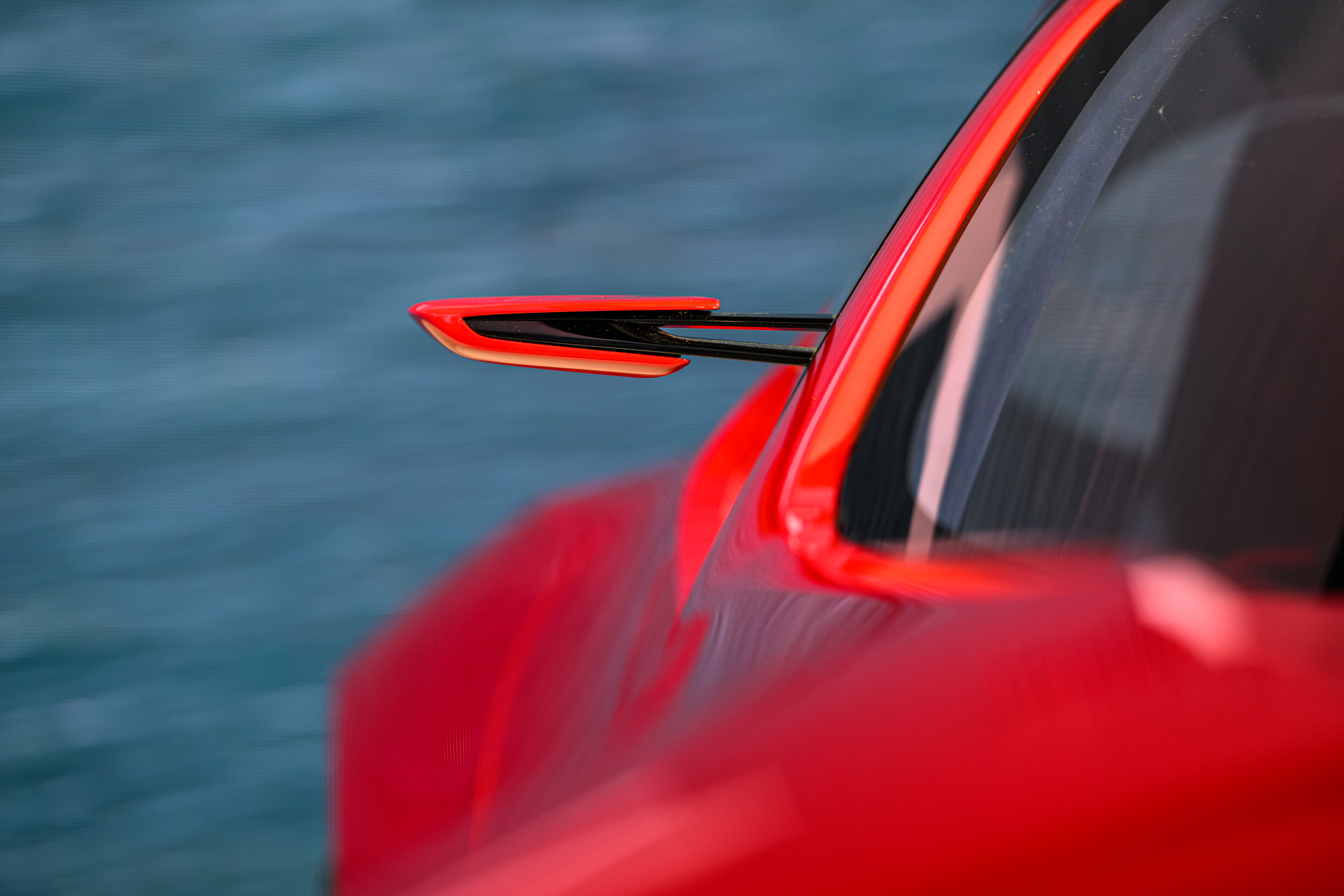 MAZDA ICONIC SP 概念跑車首度登台！27 層紫羅蘭紅車漆、上掀式頭燈⋯規格亮點一次看！