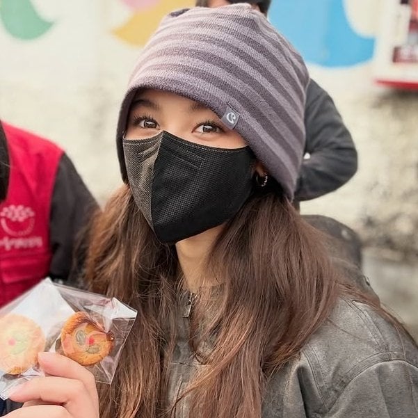 NewJeans Danielle 遭解約恐賠 23 億！同日搬煤炭做公益全程不知情！