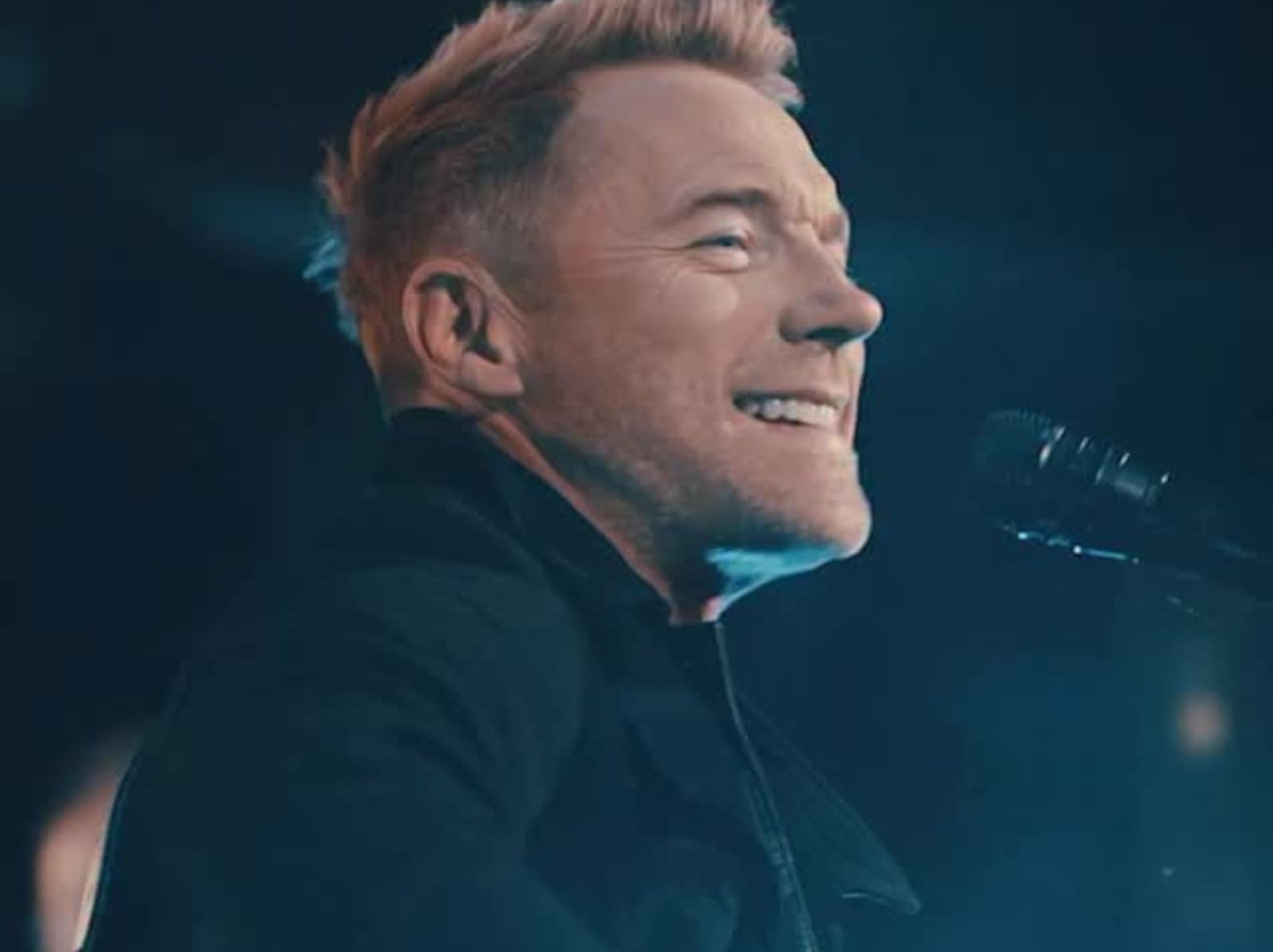 羅南基汀 Ronan Keating 跨年演唱會登場！30 年經典歌曲勾回憶殺！
