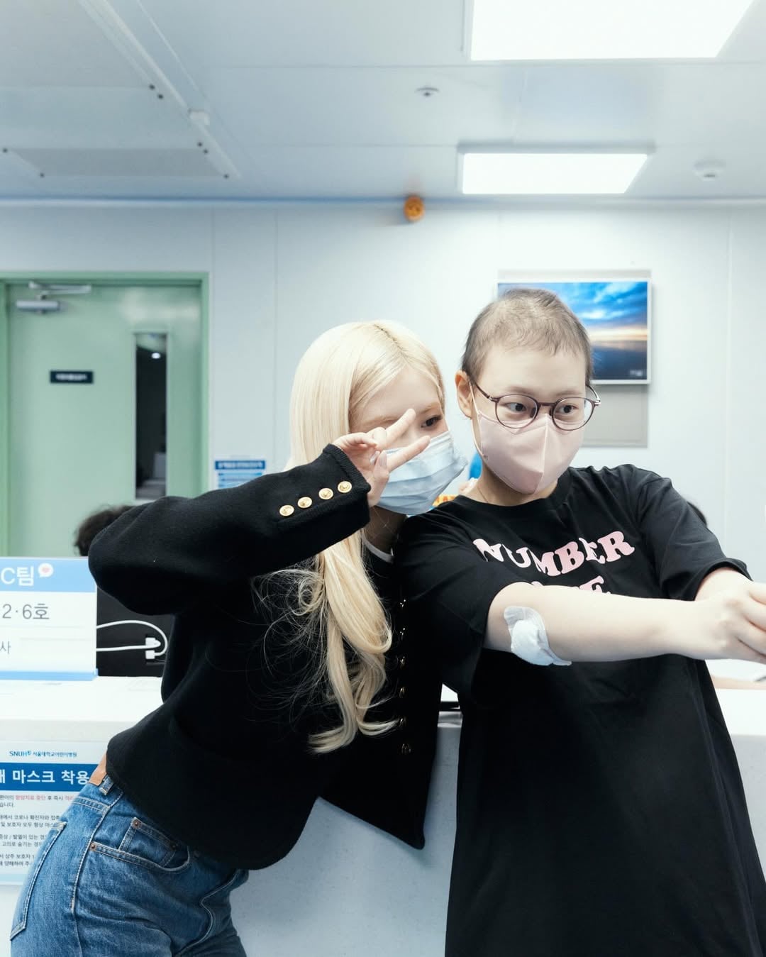 BLACKPINK Rosé 現身兒童醫院探訪病童!感性告白:「謝謝孩子們給我溫暖!」