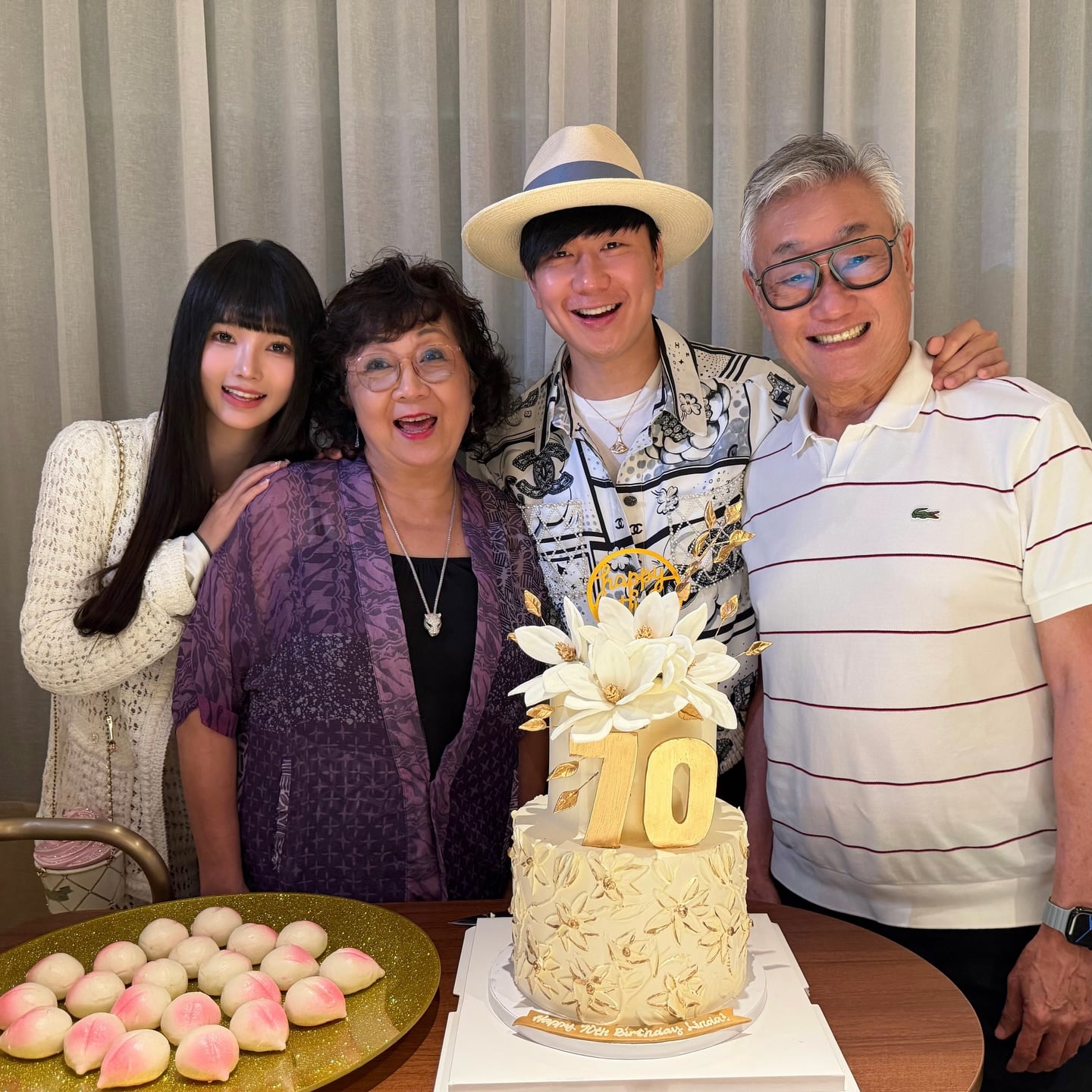 林俊傑 JJ 認愛小 20 歲網紅七七！陶晶瑩機場巧遇早看穿：「我嘴巴超緊！」