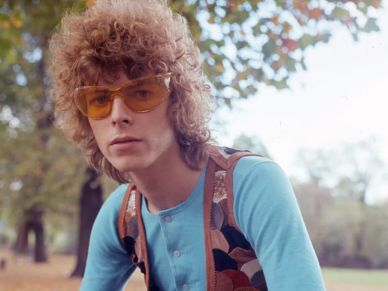 大衛鮑伊 David Bowie 紀錄片震撼曝光！資深樂評人對鏡頭懺悔：「當年我的評論太殘忍！」