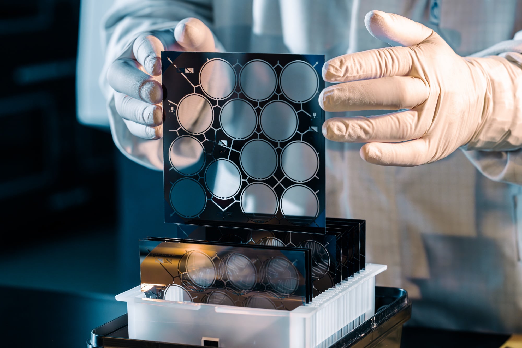 天梭表 SRV 方形腕錶復刻回歸！向 1920 年代女性致敬，Art Deco 幾何切割鏡面引熱議，5 款配色任選！