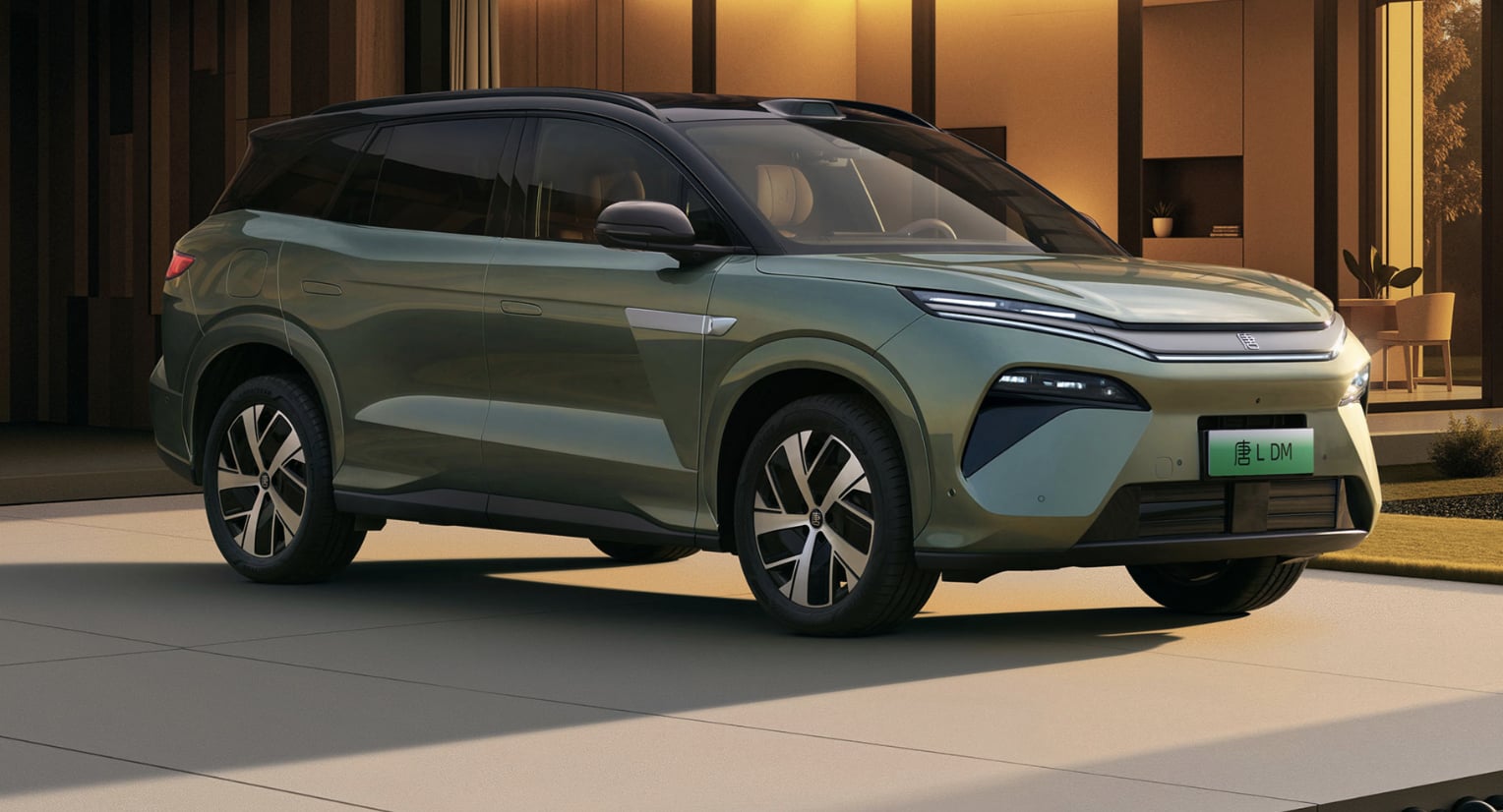 比亞迪躍居全球電動車銷量冠軍!2025 年賣出 225 萬輛超越特斯拉!